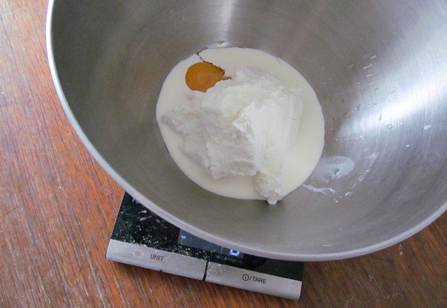 Vame pro koky: recept na Plamnkv narozeninov dortk - Vylehme tvaroh, loutek a smetanu